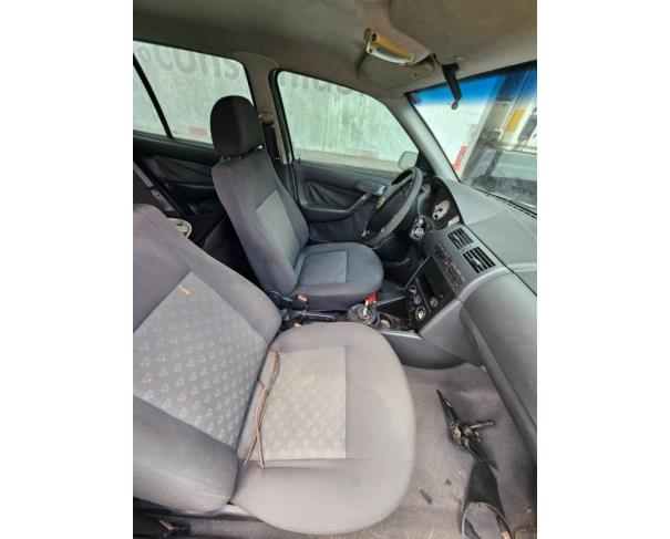 Foto de 1 Veículo | VW | Gol Power 1.6 | Ano 2004/2004 | Álcool/Gasolina | Placa JXE5834 | Renavam 852703430 | Chassi 9BWCB05XX5P072003 