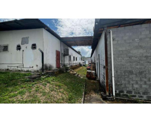 Foto de Imóvel Comercial | Área de 11.320,11m² | Distrito Industrial | Área Construída de 5.225,23m² | Garagem Coberta em Estrutura Metálica | Guarita de Recepção | 3 Galpões Industriais | Av. Abiurana nº 358