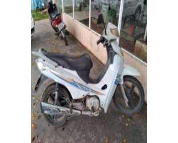 Foto de 1 Motocicleta | Sundown Web 100 | Ano 2014/2014 | Cor Branca | Placa PHF3269 | Em Bom Estado de Conservação