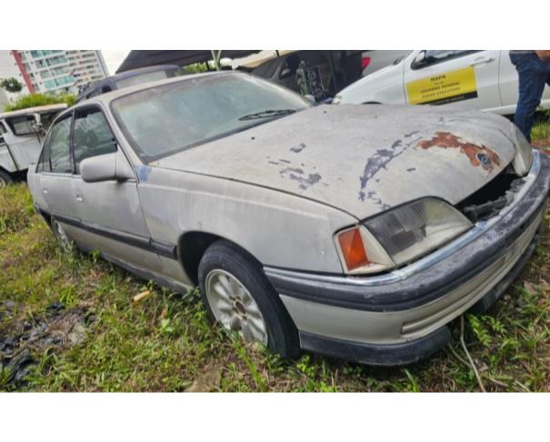 Foto de 1 Veículo | Chevrolet | Omega GLS | Gasolina | Ano 1993/1994 | Placa JWF6281 | Renavam 616361351 | Chassi 9BGVP19BRPB205278 