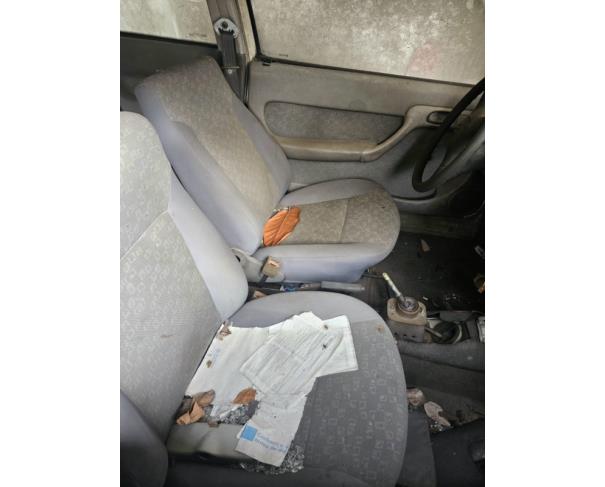 Foto de 1 Veículo | VW | Gol 1.6 MI | Gasolina | Ano 1998/1999 | Placa JWO9512 | Renavam 713287950 | Chassi 9BWZZZ377WP582113 