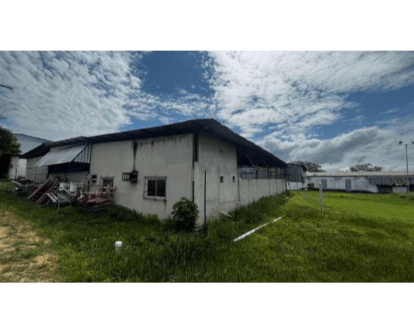 Foto de Imóvel Comercial | Área de 11.320,11m² | Distrito Industrial | Área Construída de 5.225,23m² | Garagem Coberta em Estrutura Metálica | Guarita de Recepção | 3 Galpões Industriais | Av. Abiurana nº 358