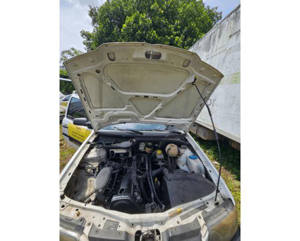 Foto de 1 Veículo | VW | Gol Power 1.6 | Ano 2004/2004 | Álcool/Gasolina | Placa JXE5834 | Renavam 852703430 | Chassi 9BWCB05XX5P072003 