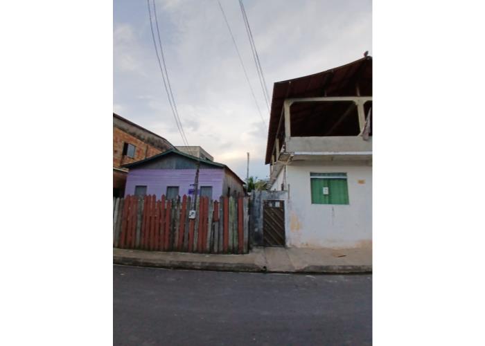 Imagem do imóvel 01 Imóvel | Área de 217,5m² | Rua São Paulo nº 37 | Casa de Madeira | Piso de Alvenaria | Sala | 03 Quartos | Banheiro | Cozinha | Área Livre 04 Imóveis | Tefé/AM