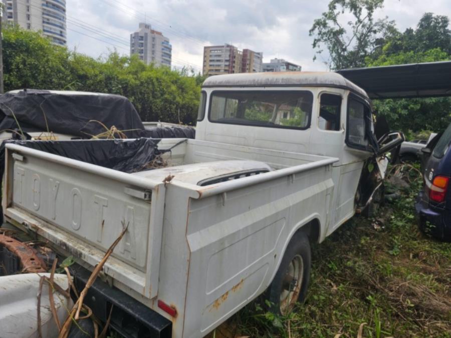 Foto de 1 Veículo | Toyota | Bandeirante | Diesel | Ano 1997/1997 | Placa JWQ1449 | Renavam 680995447 | Chassi 9BRBJ0160V1012917