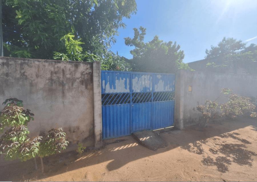 1 Imóvel | Residencial | Área de 450,00m² | Com Piso Em Cerâmica | 1 Varanda | 1 Sala de Estar | 2 Suítes | 1 Banheiro Social | 1 Cozinha Com Sala De Jantar | 1 Área de Serviço | Rua Estrela Cadente, nº 1370 | Profa. Araceli Souto Maior | B, localizado em Acrelândia - AC